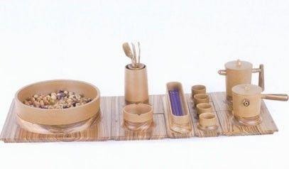 许小权（许煜红）工艺师作品--缘 《缘》茶具在第八届全国陶瓷设计与创新评比中获得金奖。宜兴紫砂壶 紫砂壶名家 紫砂壶工艺 紫砂壶鉴别 宜兴紫砂壶作者 紫砂壶收藏价值 紫砂壶品牌