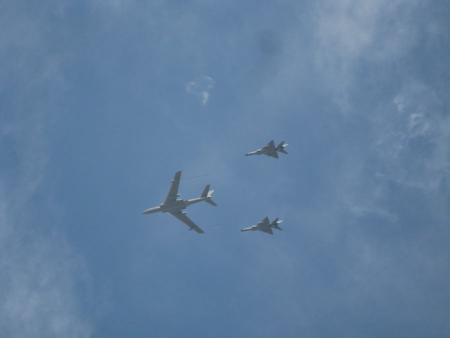 空中加油,强。