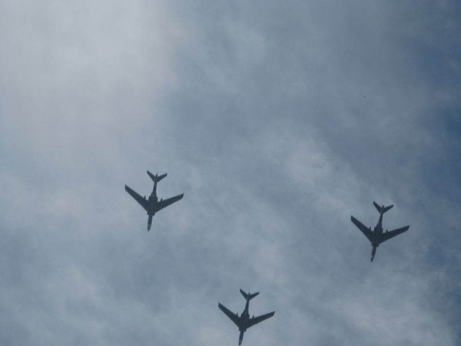 空中加油,强。