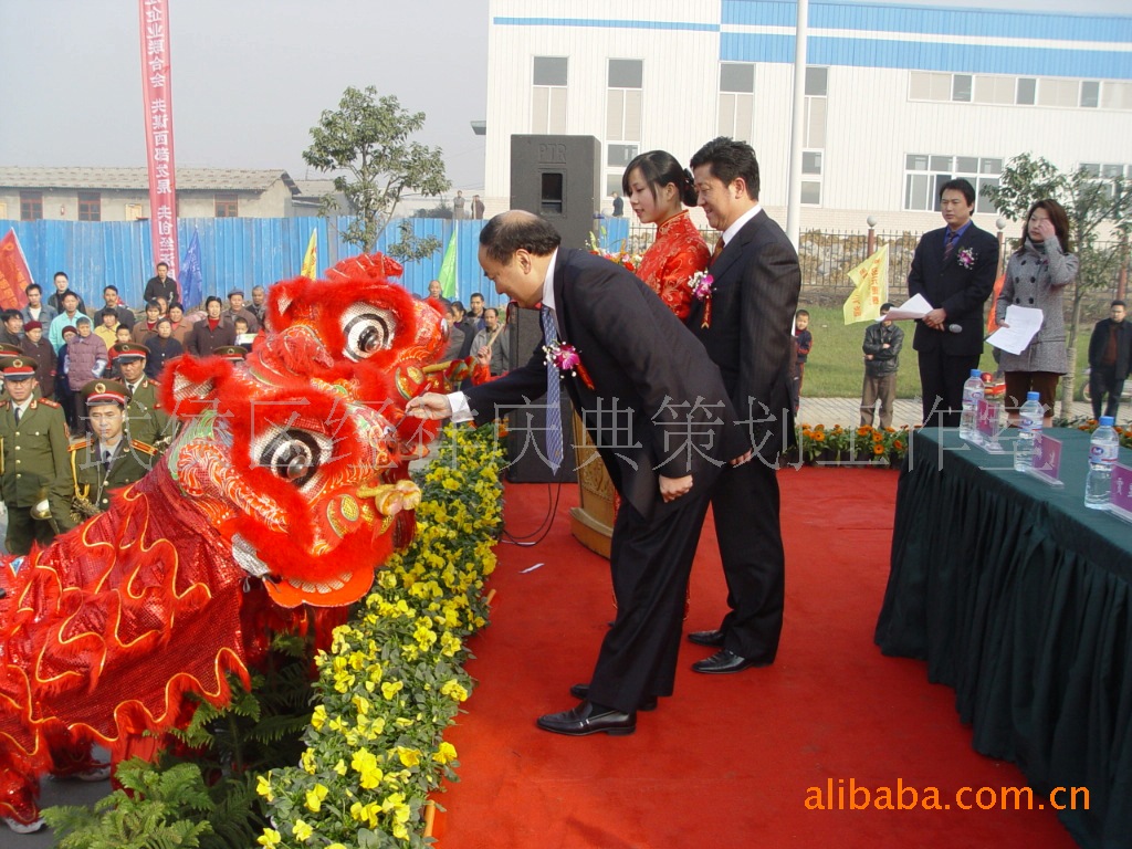 【狮子表演,舞狮队,点睛吐福,属于仪式过程,中华