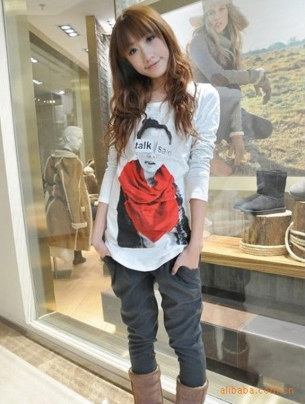 热卖<em>春夏装</em>新款红围巾<em>女孩</em>图像印花女装长袖T