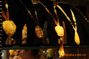 批发采购宝石工艺品-批量供应天然<em>琥珀蜜蜡毛</em>