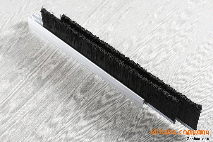 带铝合金卡槽条刷