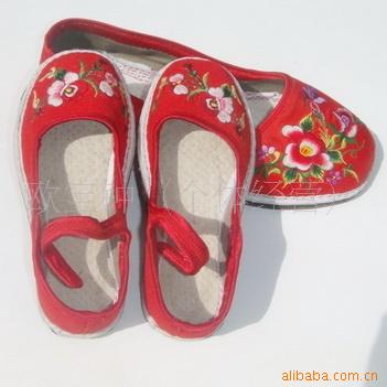 云南大理民族<em>服饰</em>白族红色绣花手工<em>女童</em>布鞋小