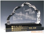 供应水晶内雕冰山工艺品 水晶冰山纪念品