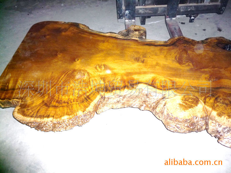 金丝楠红木原材 我司大量供应大直径(60~200cm)缅甸金丝楠(黑心木楝