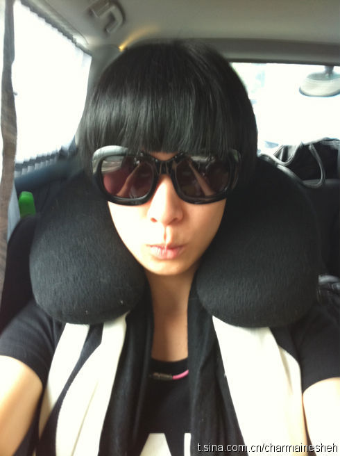  佘诗曼微博 私照大曝光 搞怪表情超可爱! - 阿里