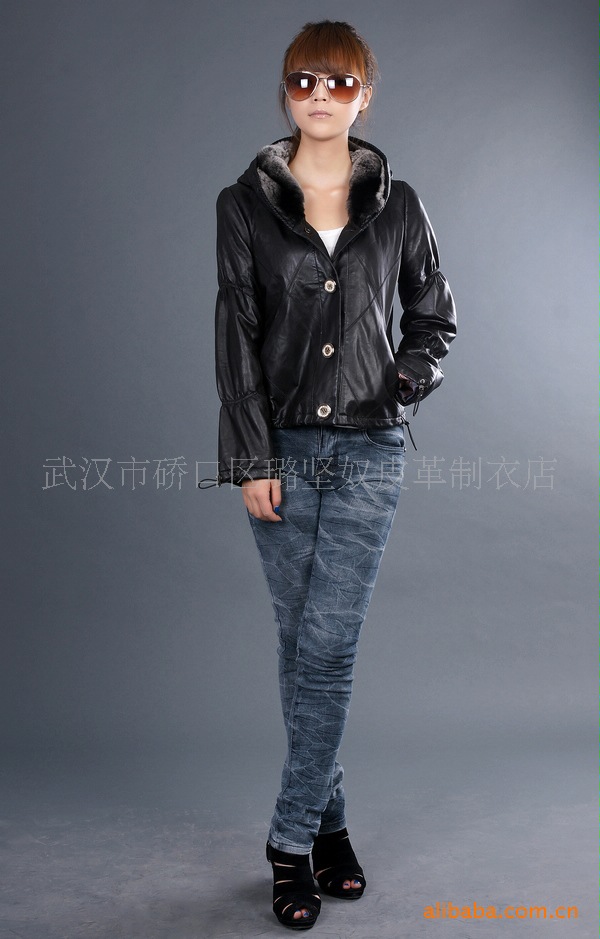 韩版<em>真皮女上衣</em>带毛领 1380.00、1300.00、1