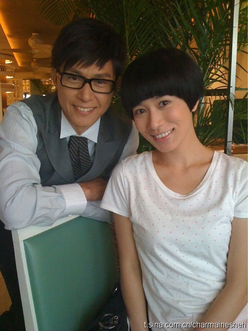  佘诗曼微博 私照大曝光 搞怪表情超可爱! - 阿里