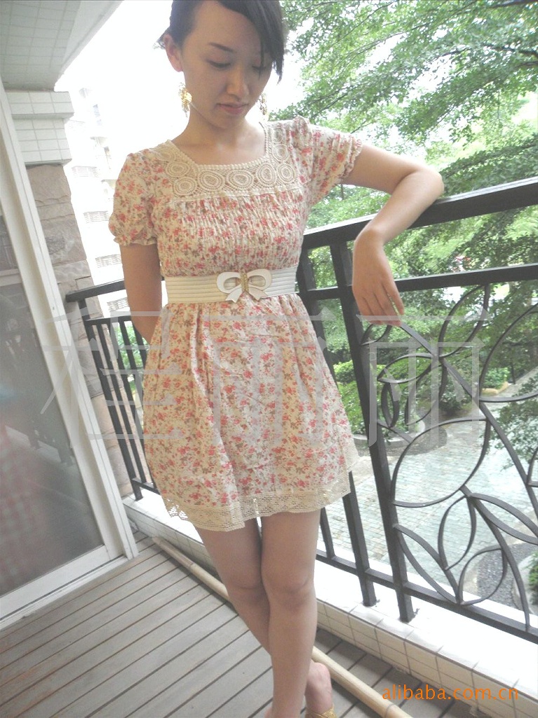 清纯可爱碎花<em>收腰</em>显瘦泡泡袖公主裙<em>连衣短裙</em>批