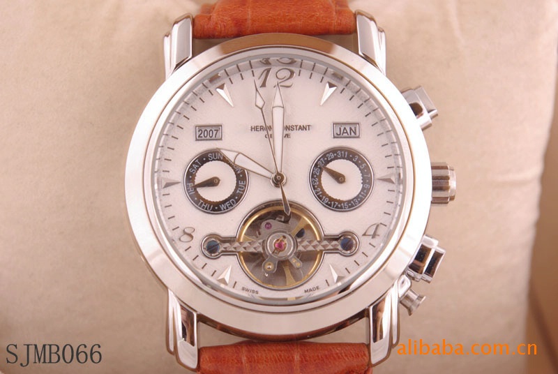 【本款机械表为2010度销售量最高的高档表,欢