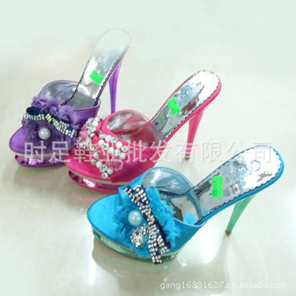 厂家直销】2011夏季新款镶钻珠子时尚女凉拖