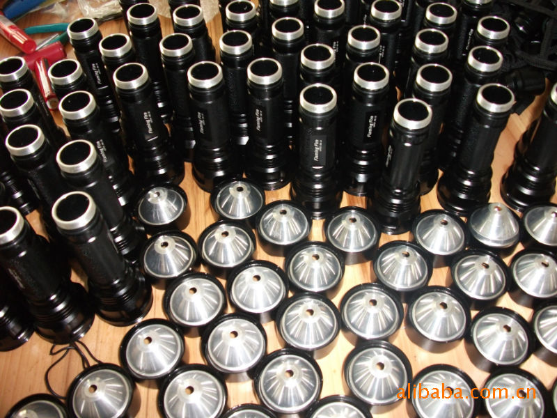 cree xml t6\/u2 c8强光手电筒 led可换选mce m档