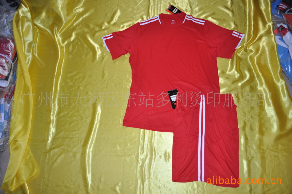 【2011-2012最新足球服训练套装--2002红色】