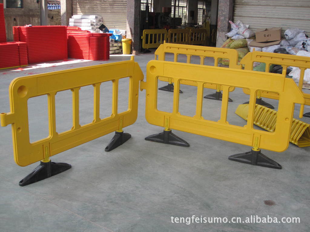 【工厂供应各种道路交通安全护栏设施,隔离栏