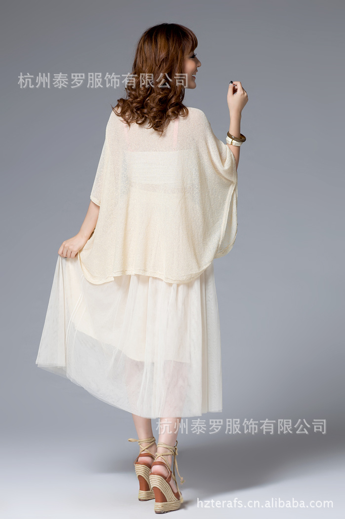 <em>休闲</em>可爱<em>女生</em>版 <em>宽松</em>蝙蝠衫外搭薄<em>款毛衣</em>图片