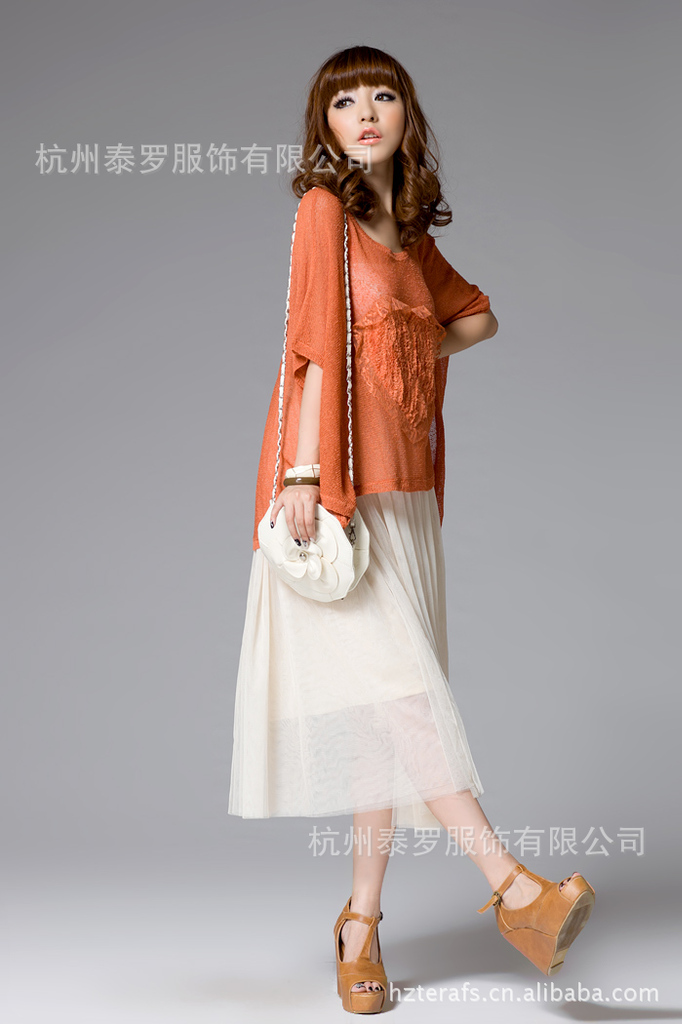 <em>休闲</em>可爱<em>女生</em>版 <em>宽松</em>蝙蝠衫外搭薄<em>款毛衣</em>图片