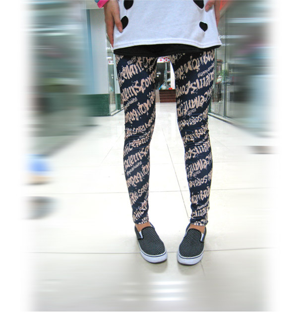 瑞丽时尚百搭牛奶丝印花蓝底英文小字母九分打