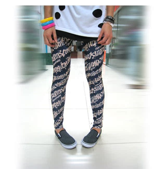 瑞丽时尚百搭牛奶丝印花蓝底英文小字母九分打