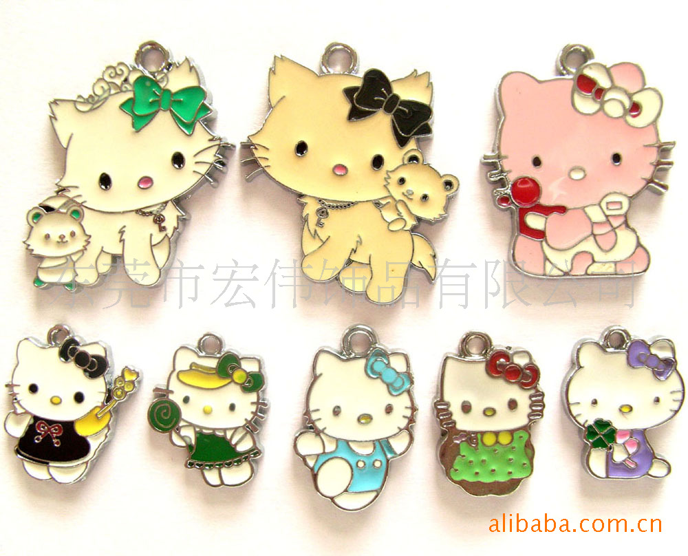 【厂价直销23mmHelloKitty吊坠,精美滴胶合金马年屏风图片