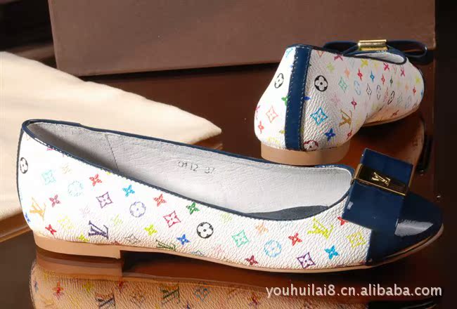 2011新款|LV|<em>三彩女鞋</em>全真皮平底单鞋芭蕾舞鞋