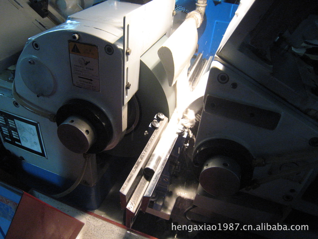 【无心磨床送料机|实现收料送料自动化】价格,厂家,图片,磨床,深圳市劲宏精密机械有限公司销售部-马可波罗网