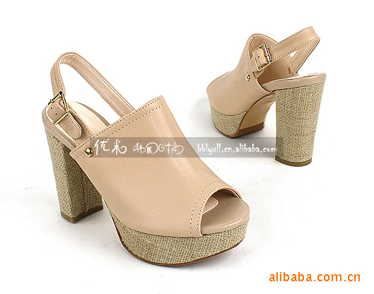 韩国进口品牌<em>Ggg</em> 真皮凉鞋纯色<em>女鞋</em>粗跟水台