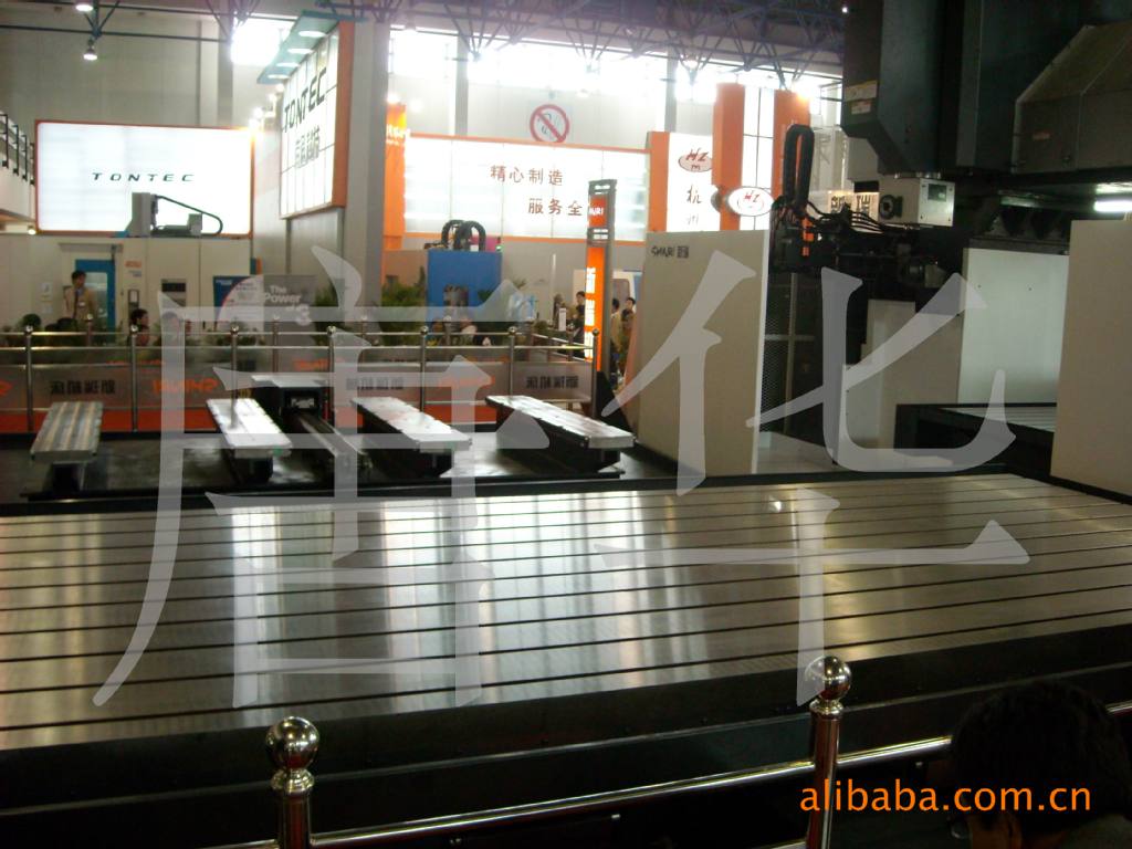 双交换工作台五面体加工中心图片_8