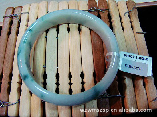 【精品缅甸翡翠手镯---送妈妈老婆好礼】价格,