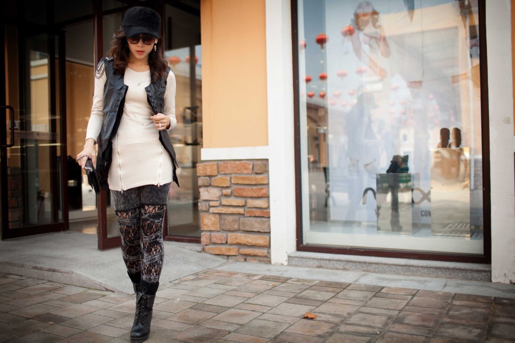 【欧美风格 蕾丝边修身长版PU<em>皮马甲</em> 2011新