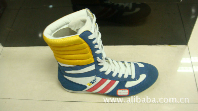 【专业训练用的舒适拳击鞋,新的设计更符合拳