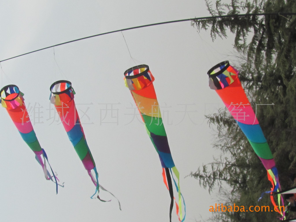 潍坊风筝---批发风筝6平方彩虹三角风筝