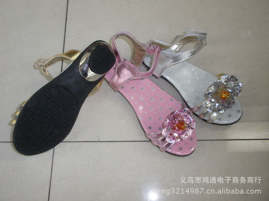 特价靓丽新款水晶花休闲<em>女童时尚</em>小<em>凉鞋</em> 外贸