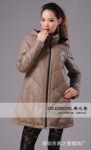 2011秋冬装新款韩版休闲时尚连帽PU革防风长款修身羽绒服