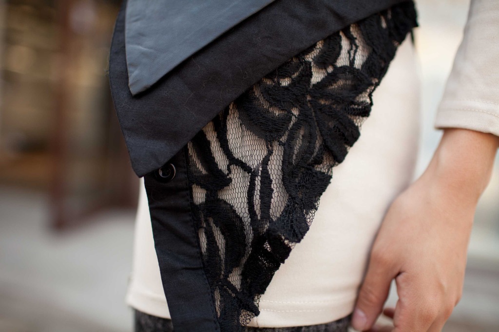 【欧美风格 蕾丝边修身长版PU<em>皮马甲</em> 2011新