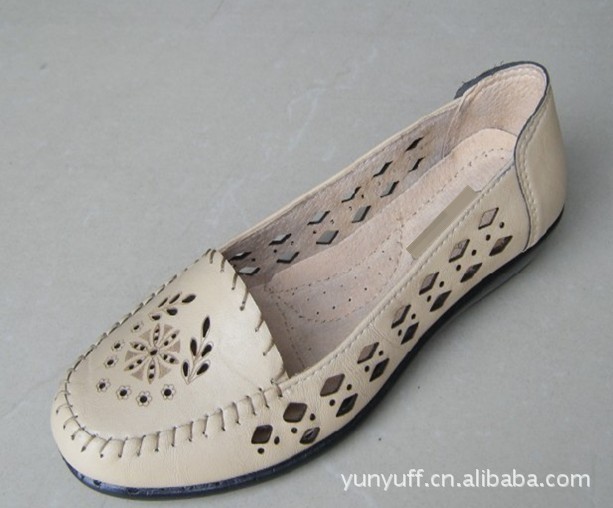 供应PU<em>注塑女鞋</em> 凉鞋 激光打孔 手工缝面 猪二