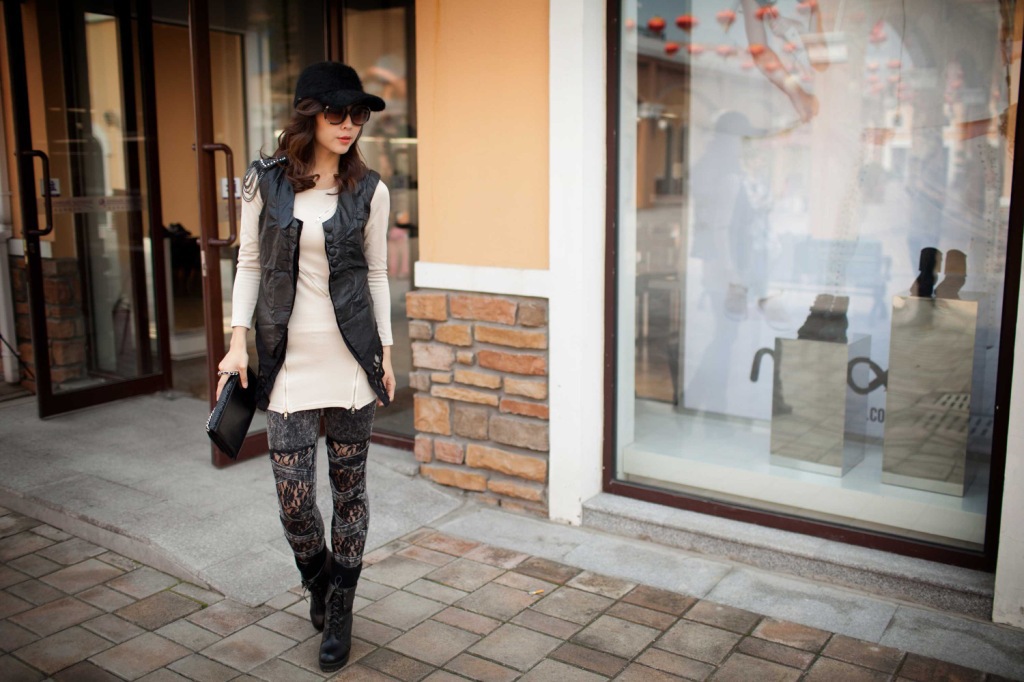 【欧美风格 蕾丝边修身长版PU<em>皮马甲</em> 2011新