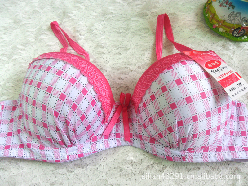 【<em>厂家直销</em>,订做外贸文胸,大量<em>低价文胸批发</em>,大