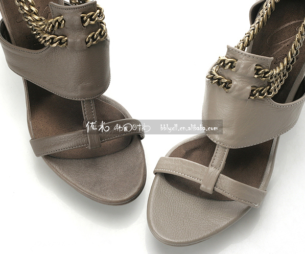 韩国进口品牌<em>Ggg</em> 真皮凉鞋纯色<em>女鞋</em>粗跟防水