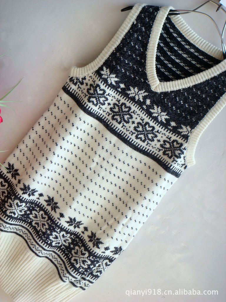2011新款女式毛衣背心 电脑花机编织 混纺羊毛