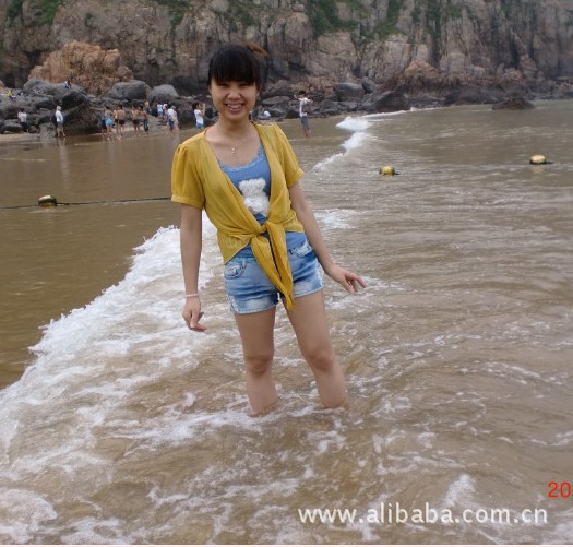 我心中【最美<em>厂妹</em>】在上的几张沙滩上的生活照