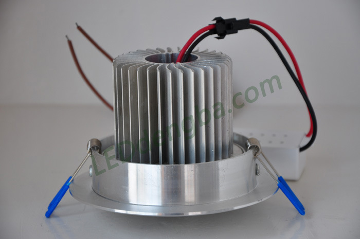 【厂家直销价 供应大量LED天花灯7W 开孔尺寸