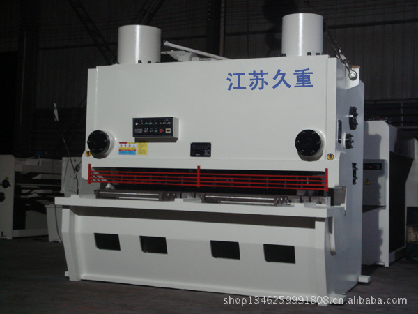 “液压闸式剪板机”