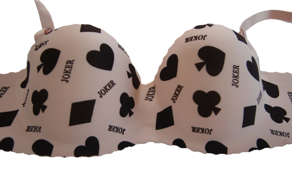 厂家直销扑克牌花型无痕性感三扣<em>文胸</em> <em>低价批</em>