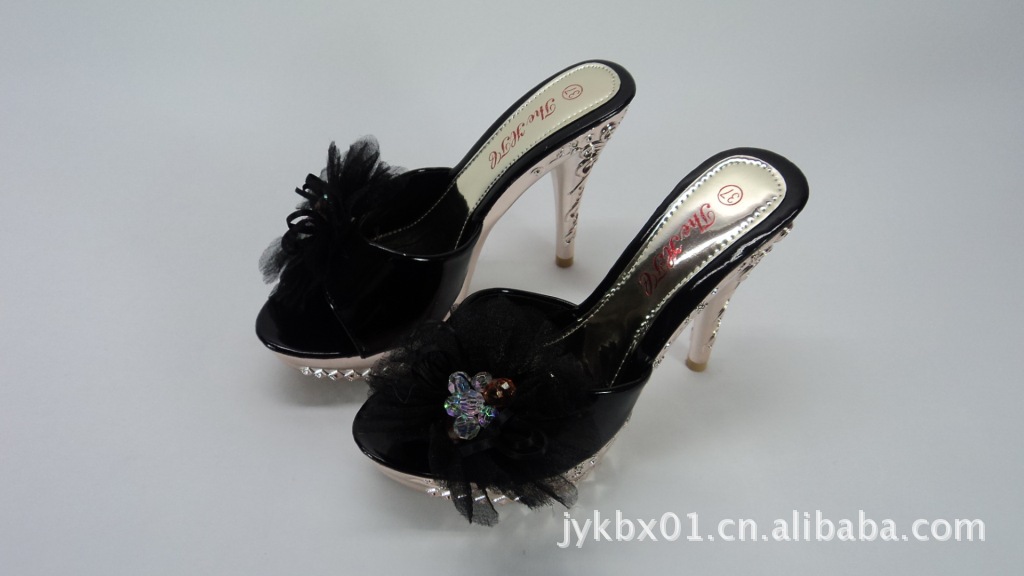 厂家直销时尚女装高跟鞋批发 舒适防水台大花