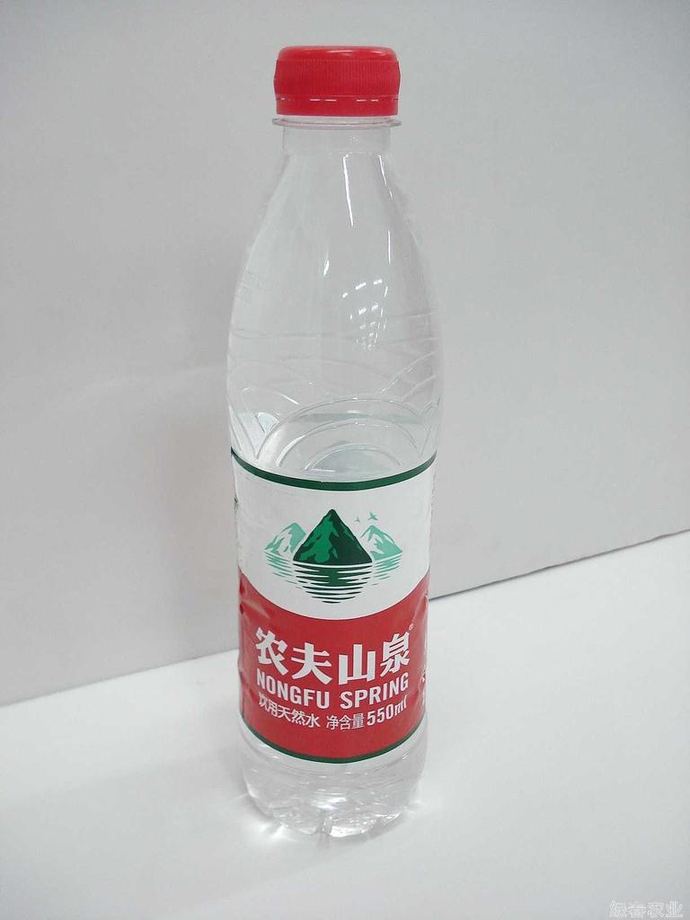 农夫山泉 天然的弱碱性水 550ml*24瓶 矿泉水瓶装批发