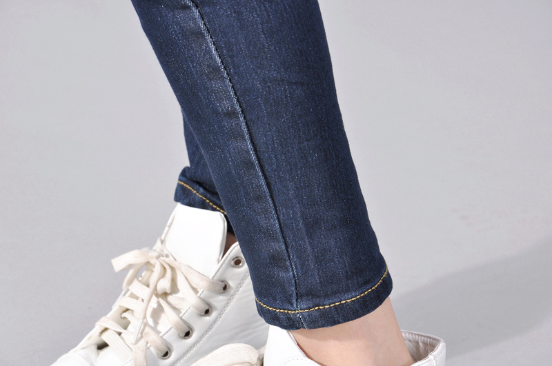 Джинсы женские Other brands 3009 2013 Other brands Other brands Узкие брюки-карандаш Длинные брюки 18-25 лет Тёмный цвет Весна 2013 Обычная Окрашено под старину, Складки, Рекомендуется ручная стирка, Со вставками из полотна, Контрастные цвета, Складки Эластичная хлопковая джинсовая ткань