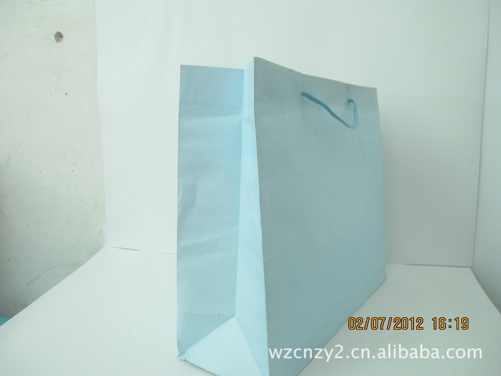 厂家组织专业团队生产定做服装包装纸袋 精品