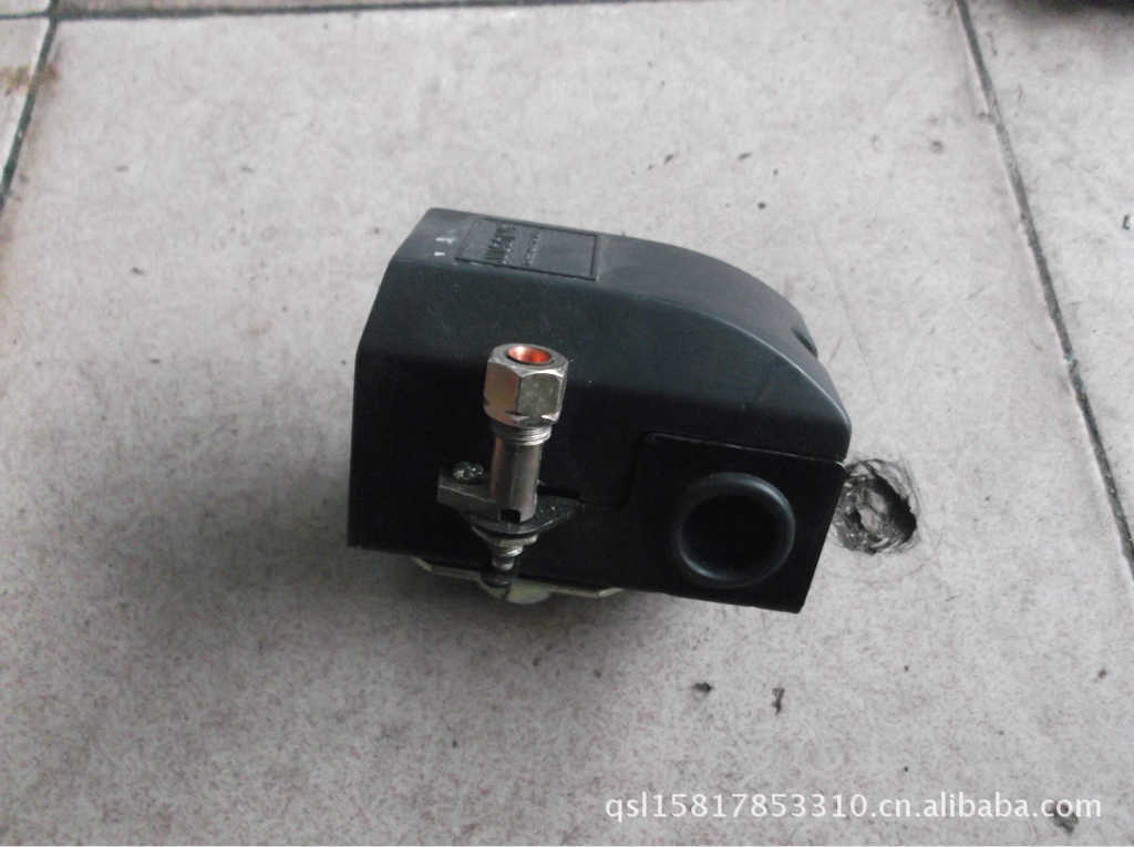 压缩设备配件-供应活塞式空压机\/压力调节阀(压