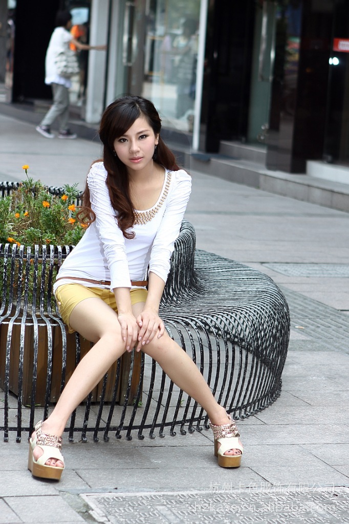 【春依恋】<em>春季女装</em>长袖<em>T恤</em>女款手工订珠纯色